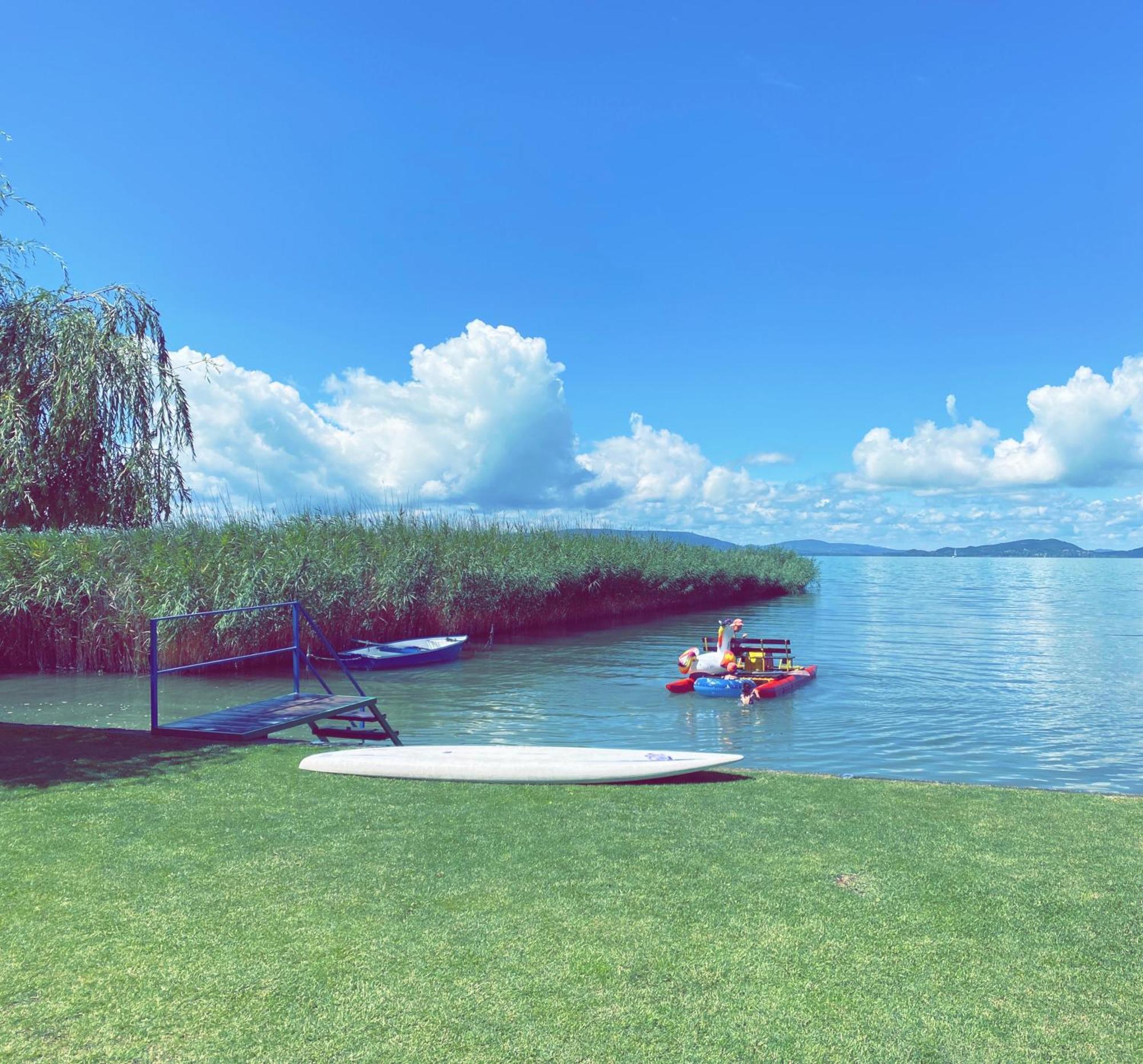 Balaton A Kertben - Balaton In The Garden - Beachfront Houses With Beautiful View, Private Beach Балатонфеньвеш Экстерьер фото