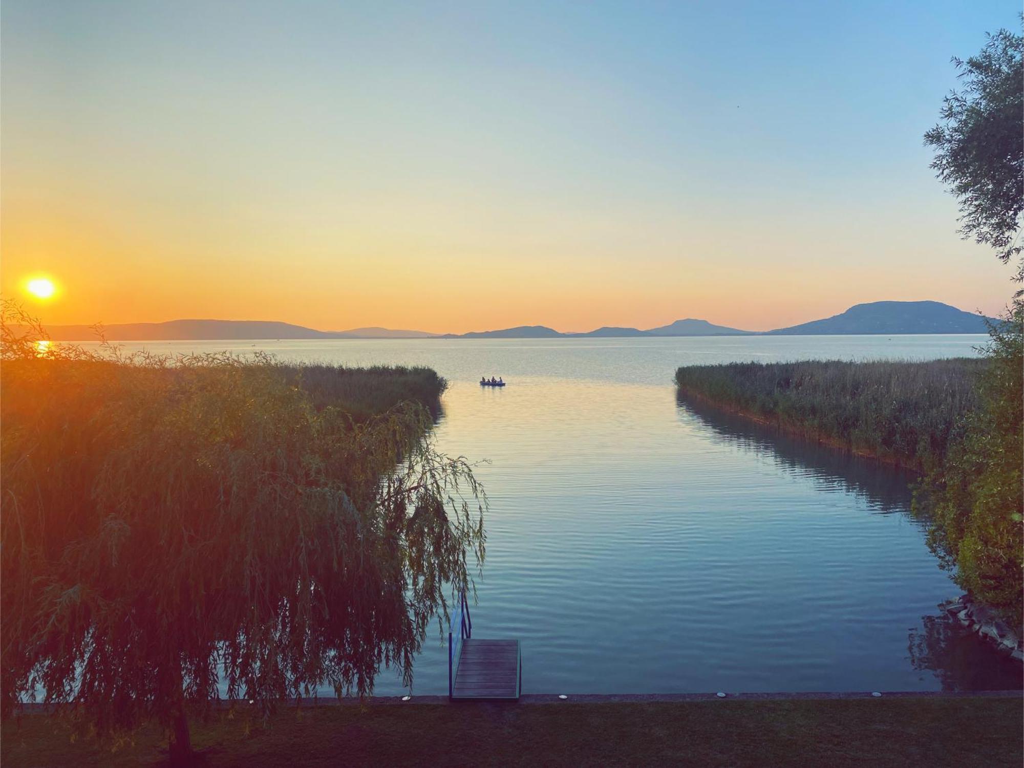 Balaton A Kertben - Balaton In The Garden - Beachfront Houses With Beautiful View, Private Beach Балатонфеньвеш Экстерьер фото
