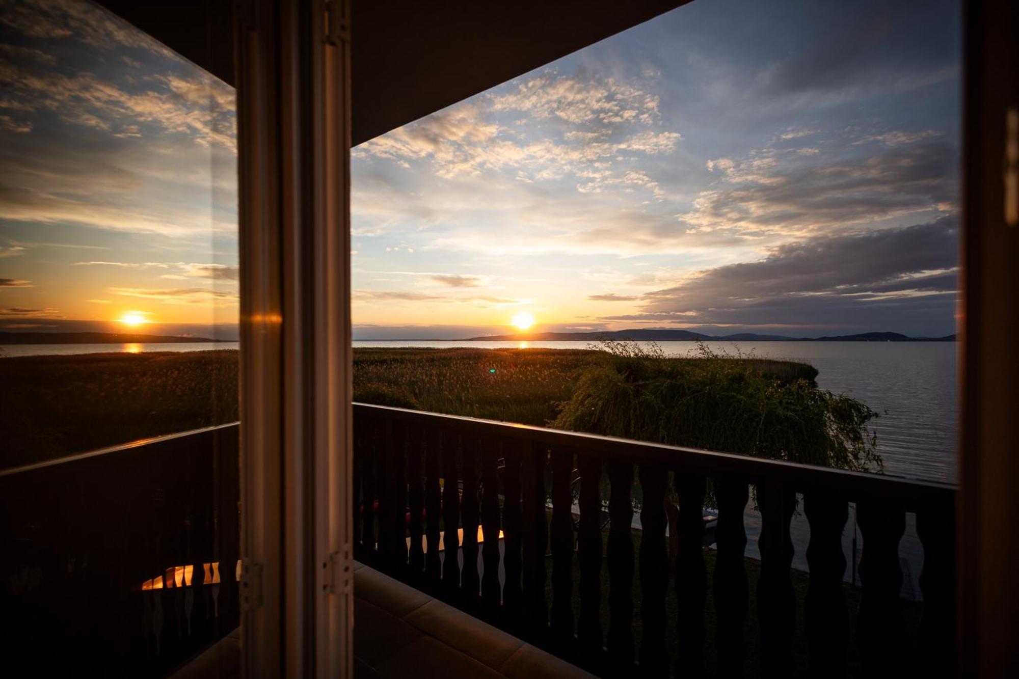 Balaton A Kertben - Balaton In The Garden - Beachfront Houses With Beautiful View, Private Beach Балатонфеньвеш Экстерьер фото